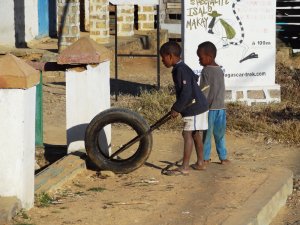 Madagascar Ranohira Spelende kinderen